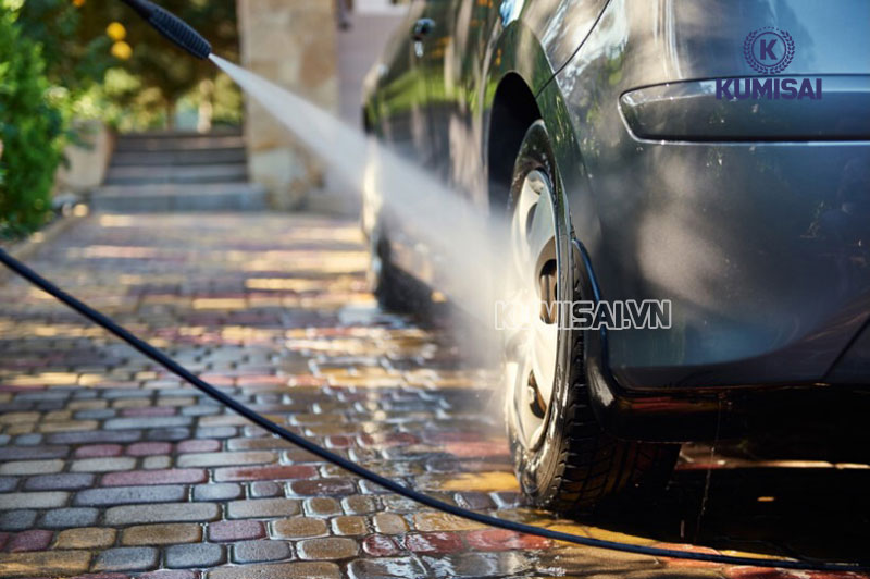 Áp lực nước mạnh dễ dàng đánh bay vết bẩn Áp lực nước mạnh dễ dàng đánh bay vết bẩn