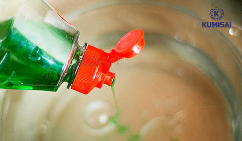 Nước rửa chén chứa chất kiềm cao