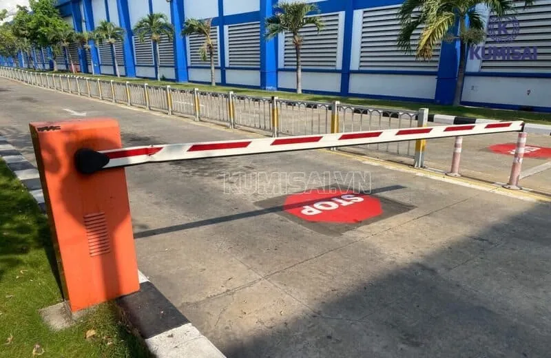 Cần barrier tự động Faac 620 Rapid trong cụm công nghiệp Cần barrier tự động Faac 620 Rapid trong cụm công nghiệp