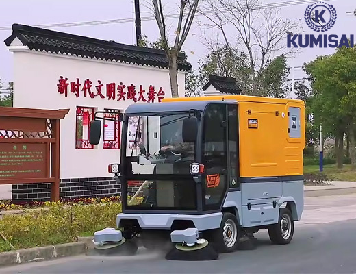 Xe quét rác công nghiệp ngồi lái Kumisai KMS 1800