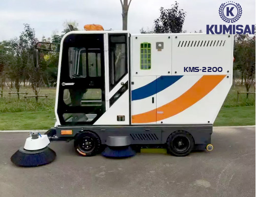 Xe quét rác công nghiệp ngồi lái Kumisai KMS-2200