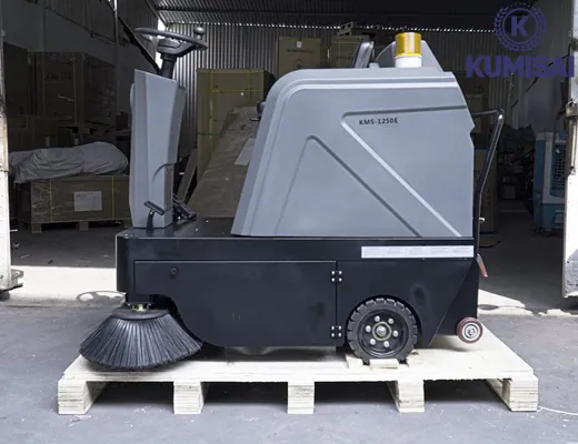 Xe quét rác nhà xưởng ngồi lái Kumisai KMS-1250E - 3