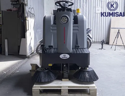 Xe quét rác nhà xưởng ngồi lái Kumisai KMS-1250E - 4