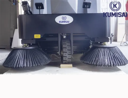 Xe quét rác nhà xưởng ngồi lái Kumisai KMS-1250E - 6