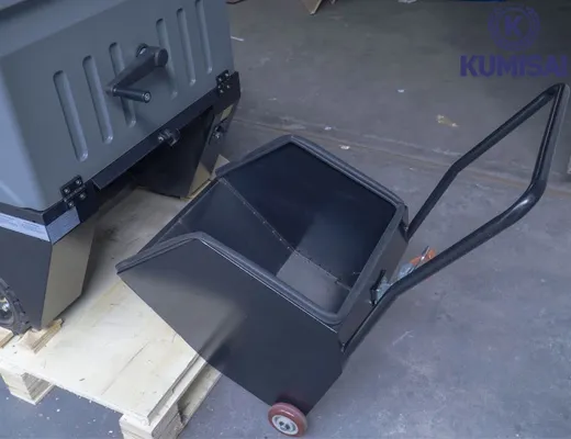 Xe quét rác nhà xưởng ngồi lái Kumisai KMS-1250E - 7