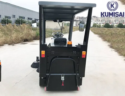Xe quét rác công nghiệp ngồi lái Kumisai KMS-1800E - 3