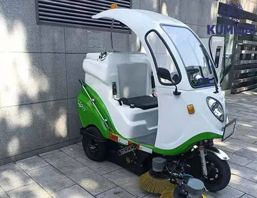 Xe quét đường ngồi lái Kumisai KMS 120A - 4