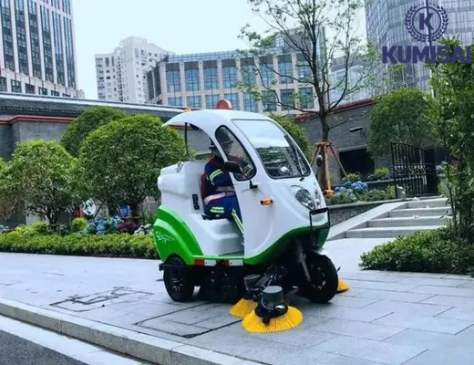 Xe quét đường ngồi lái Kumisai KMS 120A - 5