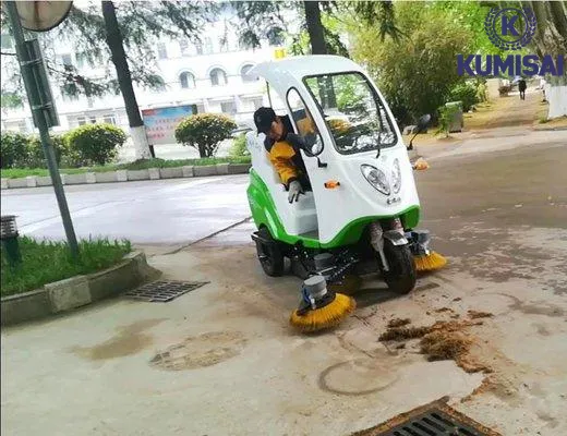 Xe quét đường ngồi lái Kumisai KMS 120A - 6