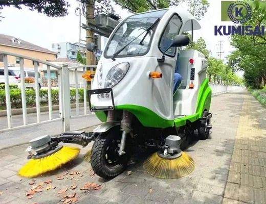 Xe quét đường ngồi lái Kumisai KMS 120A - 7