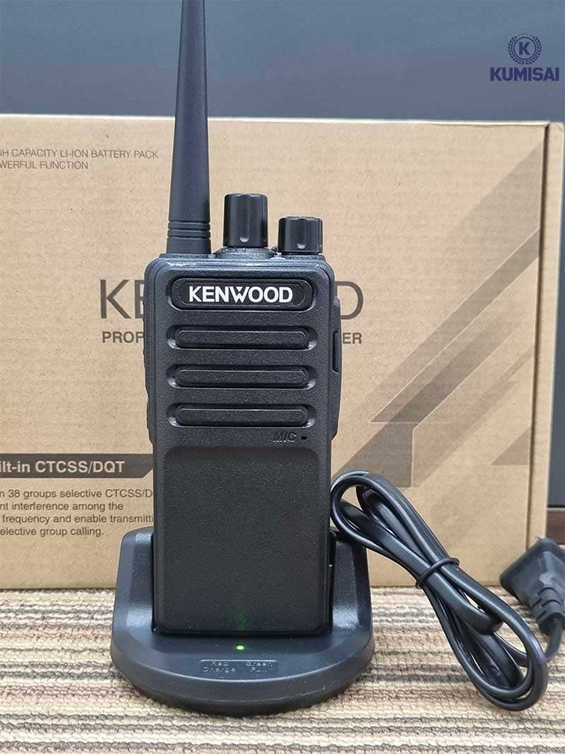 Kenwood TK-320 có đầy đủ phụ kiện