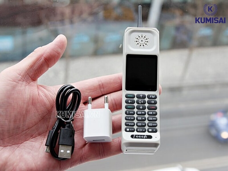 Sạc pin cho máy, đảm bảo dung lượng đủ để máy hoạt động hiệu quả