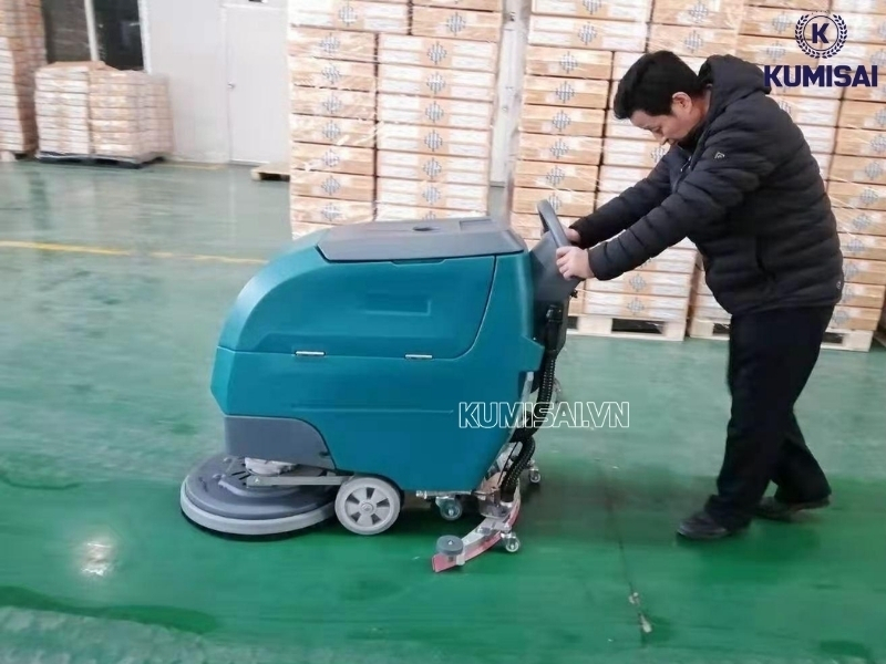 Quá trình chà sàn diễn ra nhanh chóng, tiện lợi Quá trình chà sàn diễn ra nhanh chóng, tiện lợi