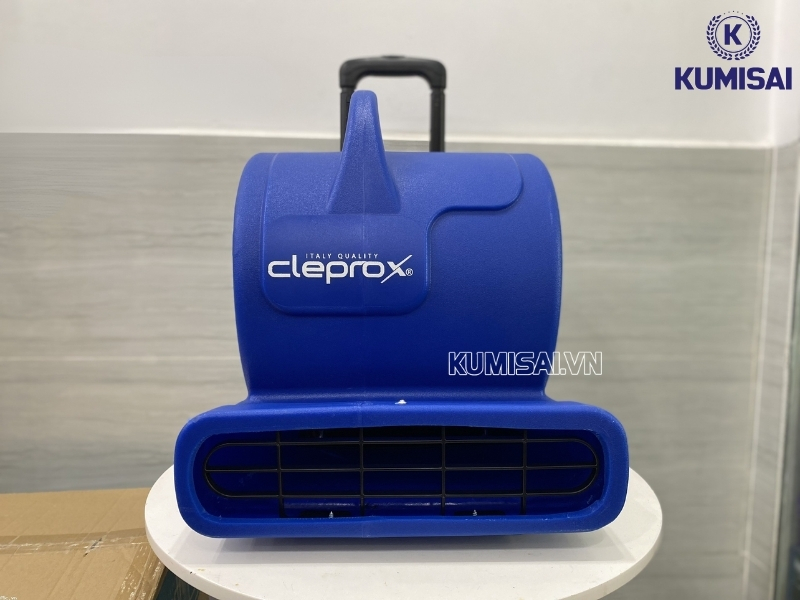 Quạt tạo luồng gió mạnh, làm khô thảm nhanh