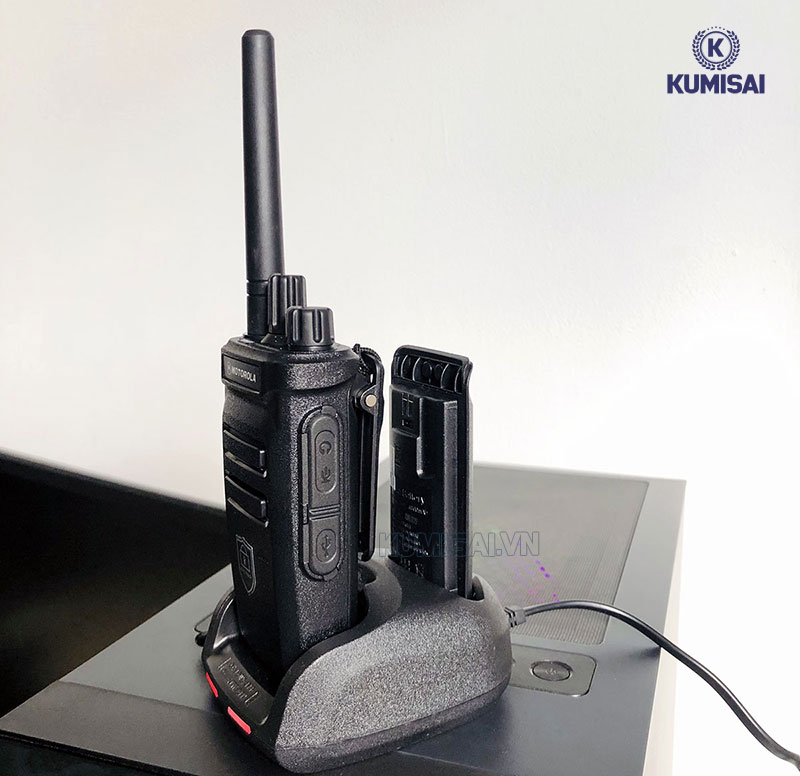 Sạc đầy pin bộ đàm Motorola GP 320