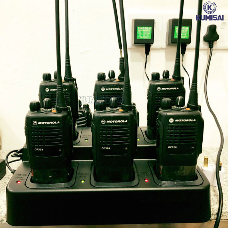 Sạc đầy pin máy bộ đàm Motorola GP328 trước khi đưa vào sử dụng
