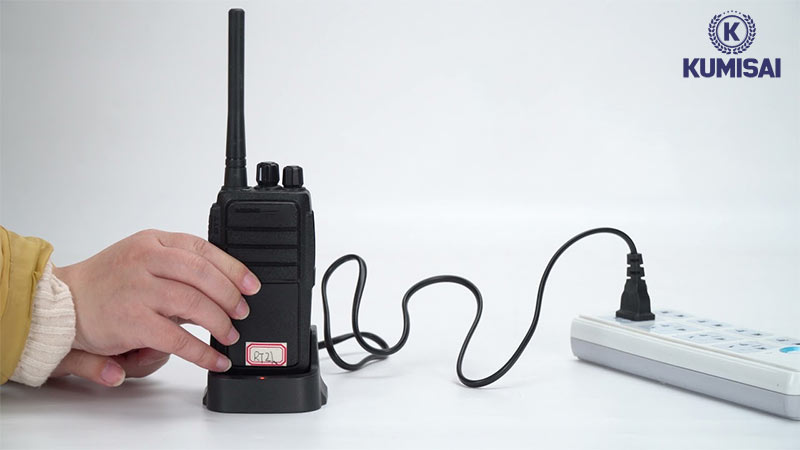 Luôn chú ý sạc pin bộ đàm đầy trước khi sử dụng