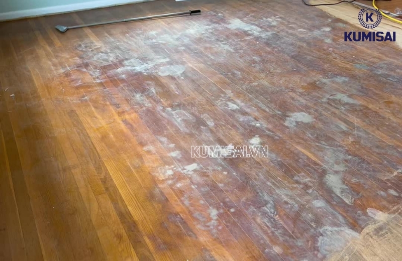 Sàn bị trầy xước, bị bẩn không còn độ bóng