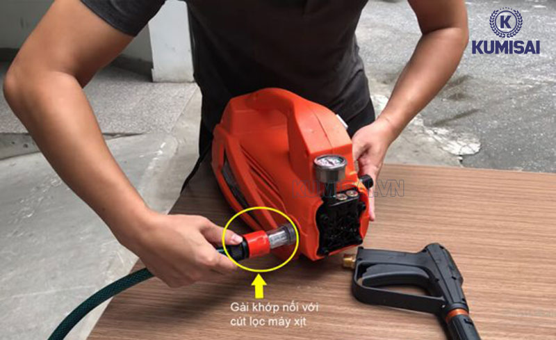 Siết chặt đầu nối