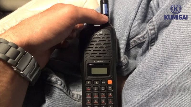 Icom IC V82 nhỏ gọn, tiện dắt túi, sử dụng