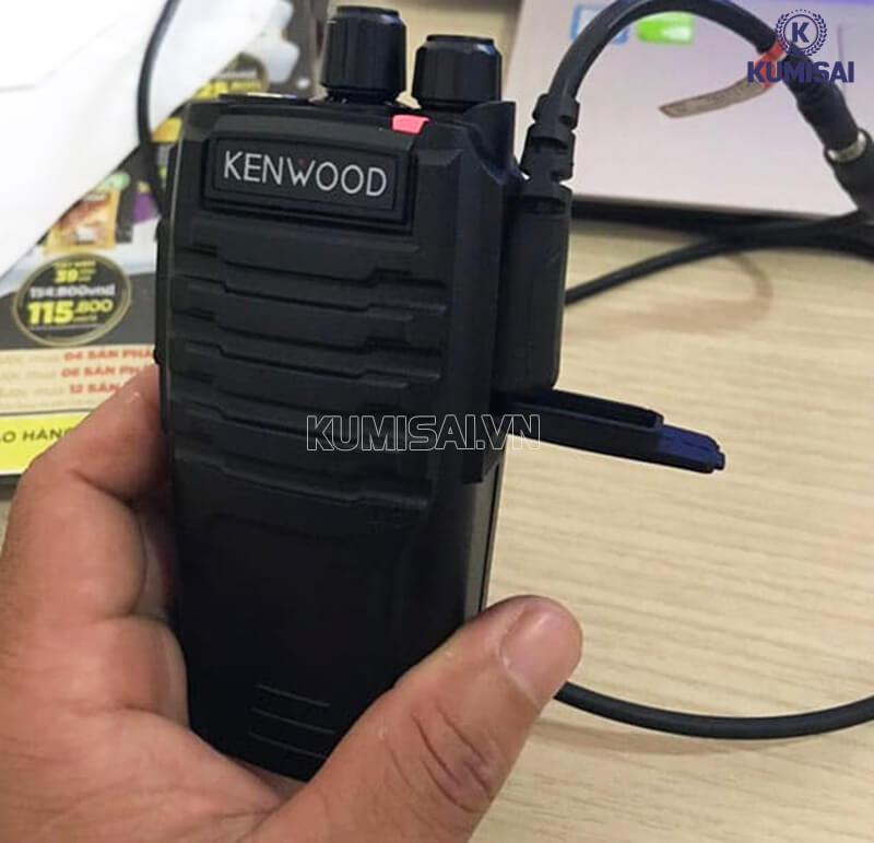 Dễ dàng sử dụng bộ đàm Kenwood TK 589
