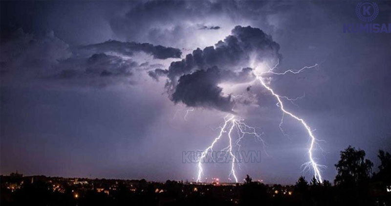 Không sử dụng máy dò kim loại trong thời tiết xấu