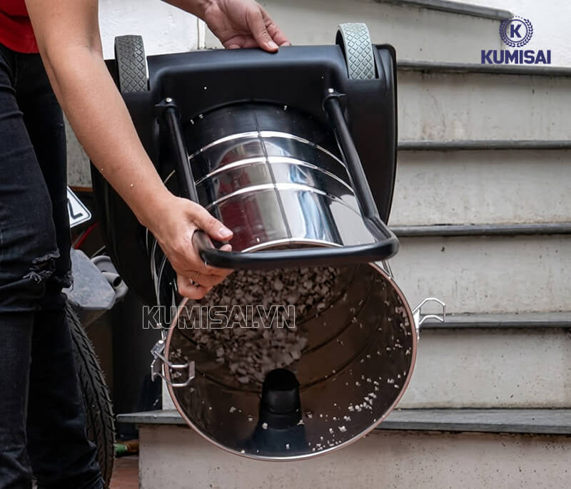 Đổ rác sau khi sử dụng xong Đổ rác sau khi sử dụng xong
