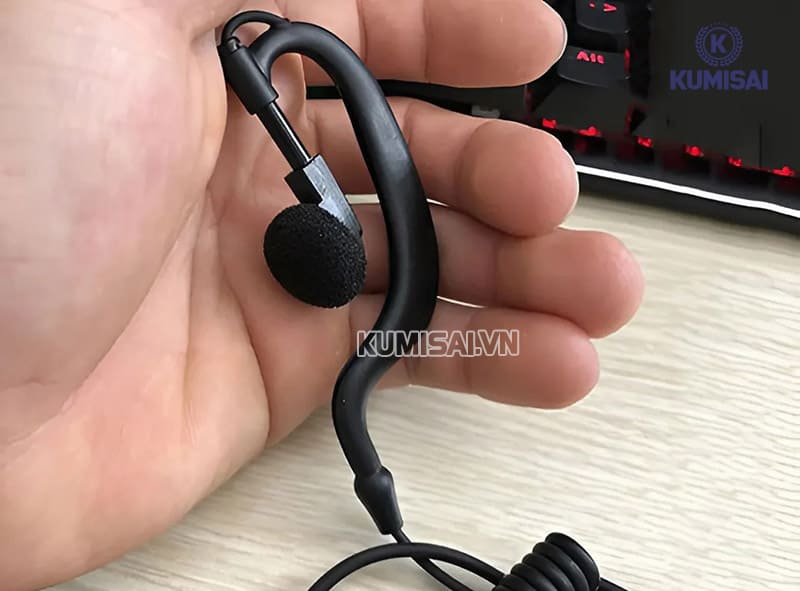 Cách sử dụng tai nghe bộ đàm đúng cách