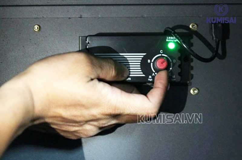 Sử dụng tủ chống ẩm camera điều khiển cơ