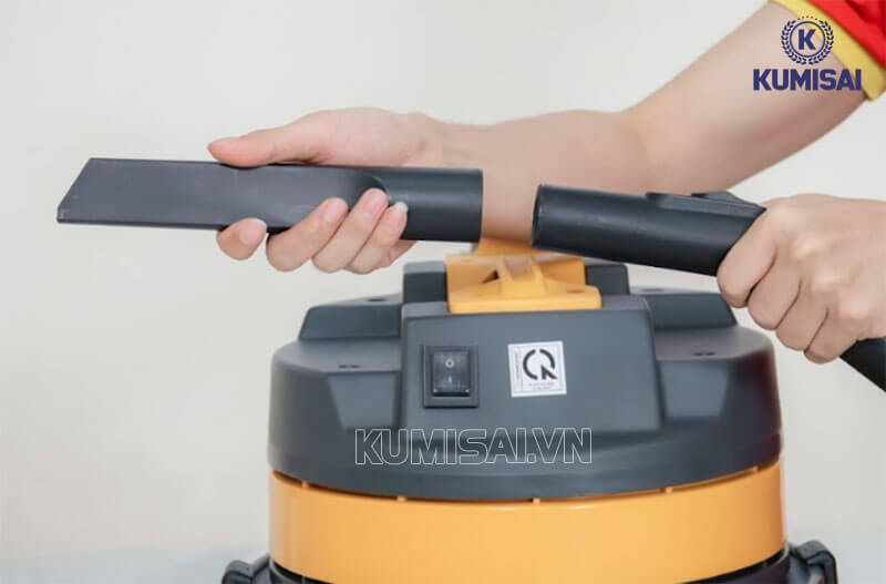 Thay mới đầu hút khe máy hút bụi 15L khi có dấu hiệu hư hỏng