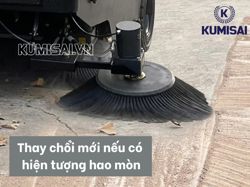 Thay thế chổi mới để đảm bảo hiệu quả công việc