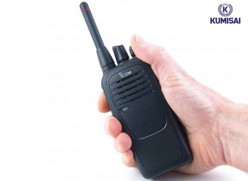 Thiết kế Icom IC-F1000 nhỏ gọn, dễ cầm nắm