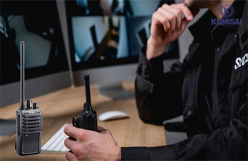 Thiết kế máy bộ đàm gọn nhẹ, dễ cầm nắm, dễ dùng