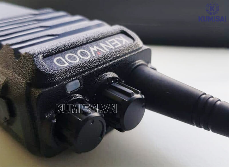Thiết kế núm xoay điều chỉnh trên đầu máy