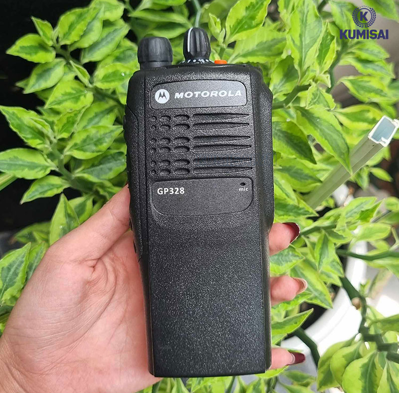 Thiết kế bộ đàm Motorola GP328 vừa lòng bàn tay, cực tiện dụng