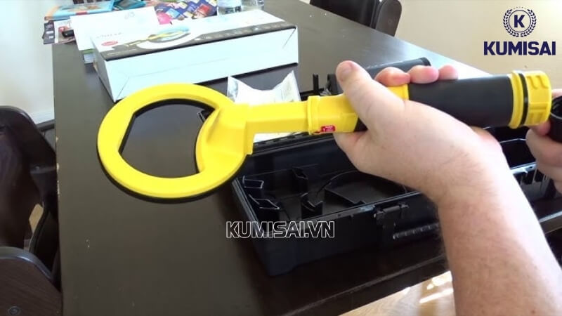Thiết kế nhỏ gọn, cầm vừa tay