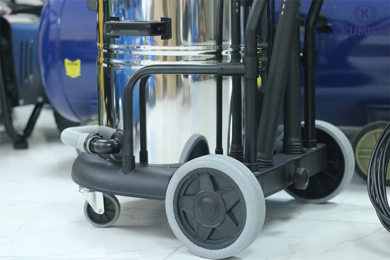 Thiết kế bền chắc, có bánh xe tiện di chuyển