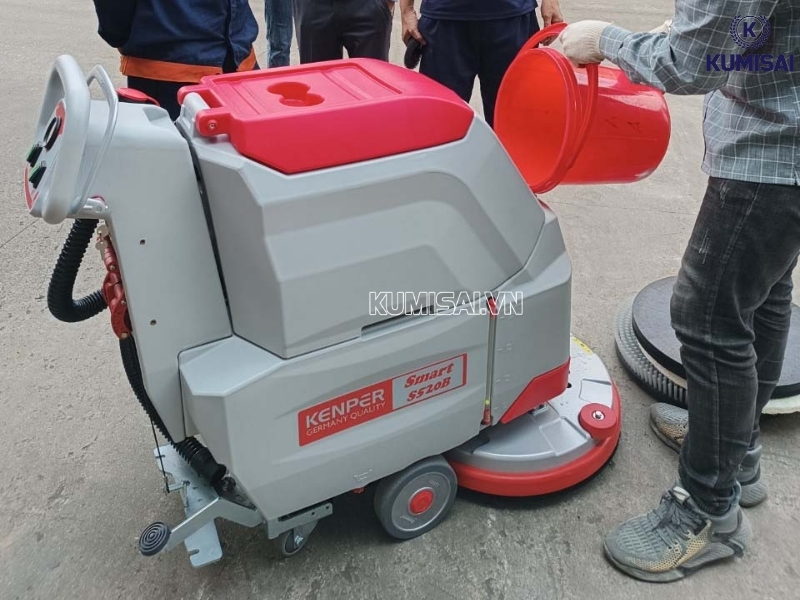 Thùng chứa dung tích lớn, hạn chế ngừng máy nhiều lần