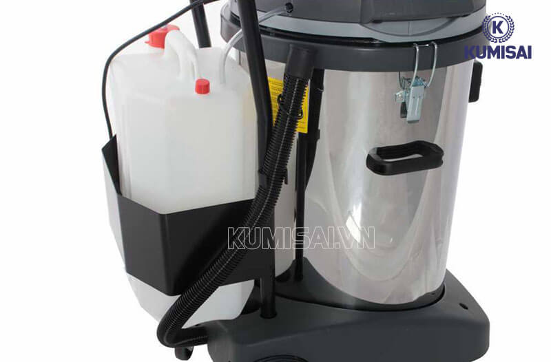 Hai thùng chứa trên máy 