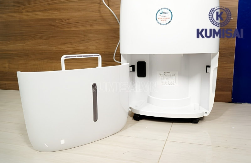 Thường xuyên kiểm tra và đổ bình chứa nước ngưng tụ