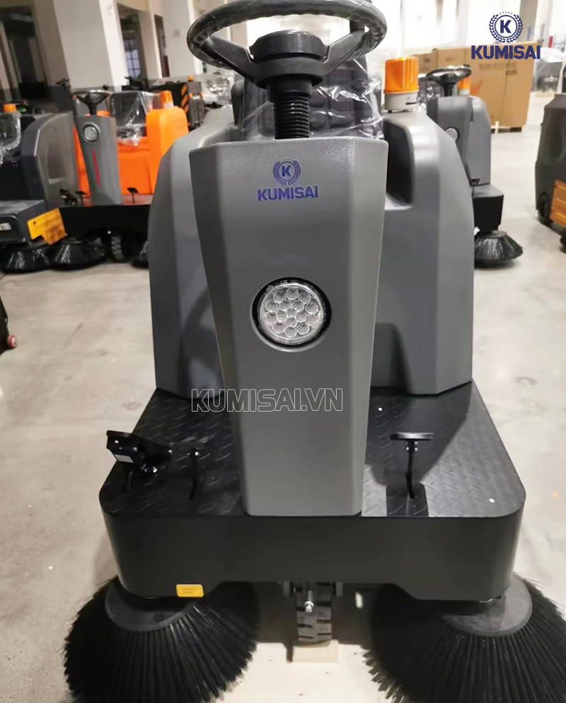 Xe quét rác ngồi lái Kumisai KMS S4