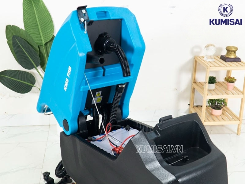 Trọng lượng lớn do có thêm bình ắc quy bên trong Trọng lượng lớn do có thêm bình ắc quy bên trong