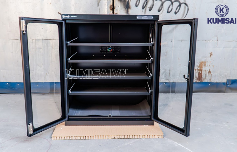 tu-chong-am-kumisai-dhc-250-dung-tich-lon.jpg Dung tích 250 lít cho khả năng bảo quản được nhiều đồ vật, thiết bị