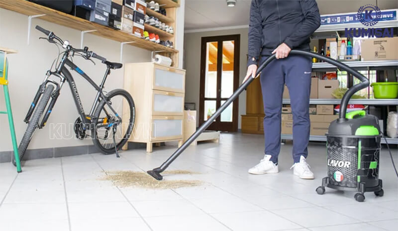 Vận hành máy hút bụi không đúng cách Vận hành máy hút bụi không đúng cách