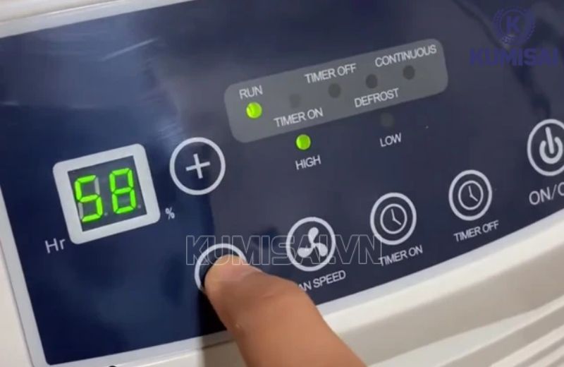 Vận hành thiết bị bằng bảng điều khiển thông minh Vận hành thiết bị bằng bảng điều khiển thông minh