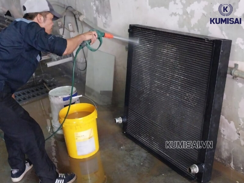 Rửa sạch giàn giải nhiệt 