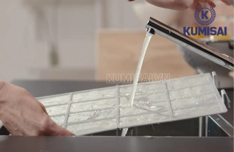 Vệ sinh màng lọc máy hút ẩm FujiE HM-612EC