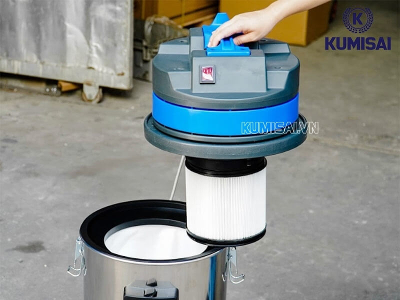 Vệ sinh bộ lọc định kỳ và phơi khô trước khi lắp lại vào máy