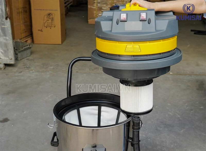 Vệ sinh bộ lọc đi kèm máy theo định kỳ