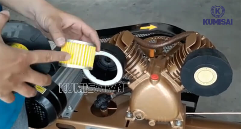 Vệ sinh lọc gió đầu nén khí 